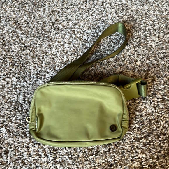 lululemon athletica Handbags - Lululemon everywhere belt bag